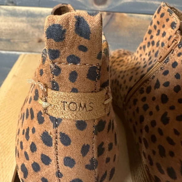 Toms Ankle Boots in Brown with Black Dots - Picture 5 of 9